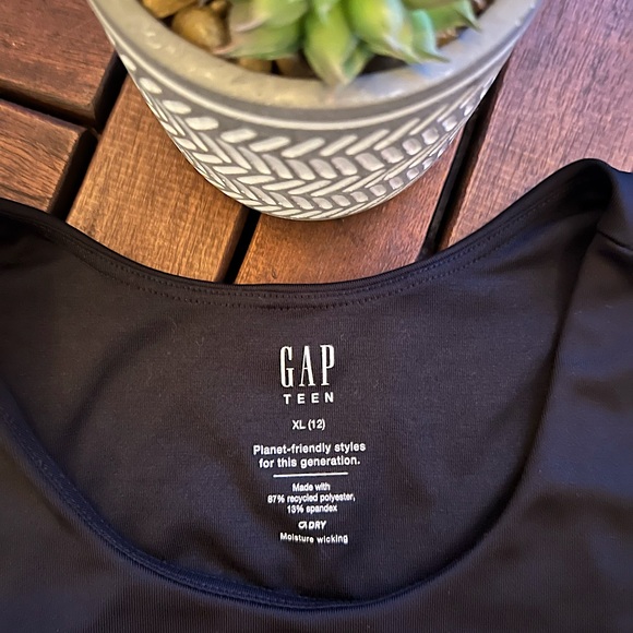 ✨LIKE NEW✨Gap Teen Dry Black Athletic Top - Gap Teen Size XL (12) - Picture 2 of 3